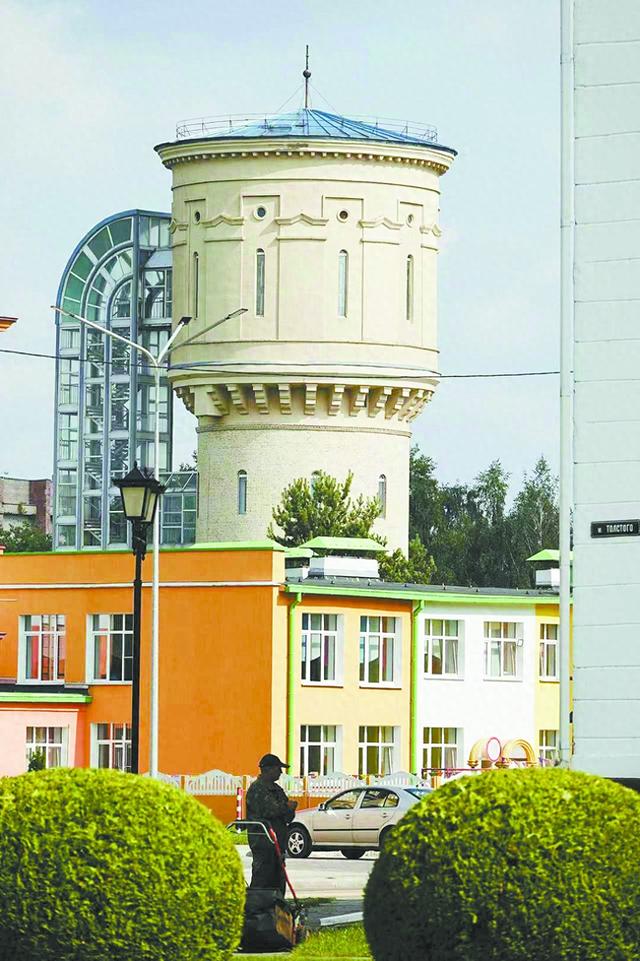 在水塔博物馆攀登“生命之树”