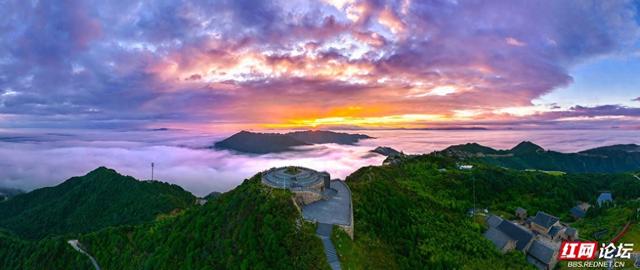 【每日一图@湖南】郴州回龙山巅：秋日云海与日出的浪漫邂逅