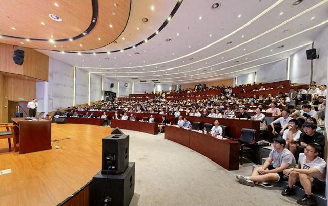 上海积塔半导体有限公司首席科学家张汝京一行来西电交流访问