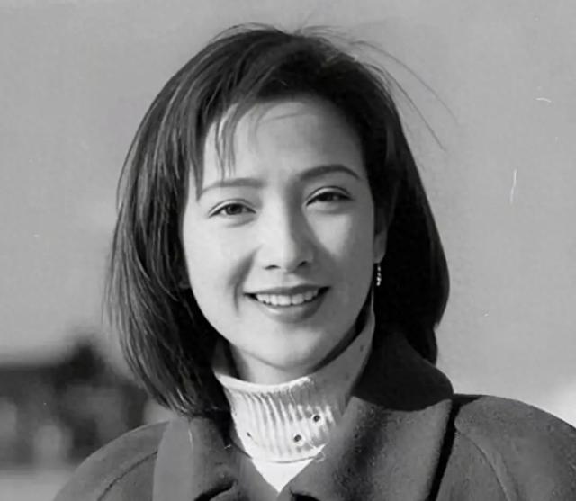 何晴离世年仅61岁！生前因脑瘤淡出娱乐圈	，后患癌恶化无法手术