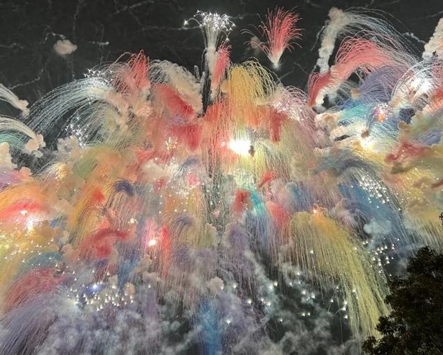 白鹿原影视城电音跨年夜启幕 关中风情里解锁跨年新玩法