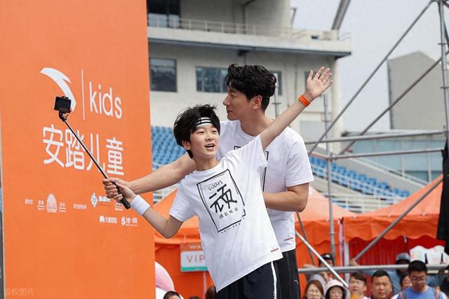 张亮儿子不服管，曝天天在国外搞大女同学肚子，女方父母正闹着！