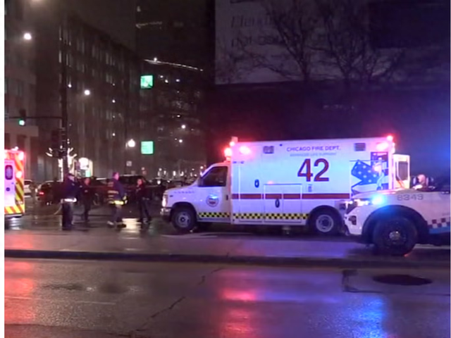 芝加哥四人在兰博基尼旁被枪击，25年全美至少405起大规模枪击