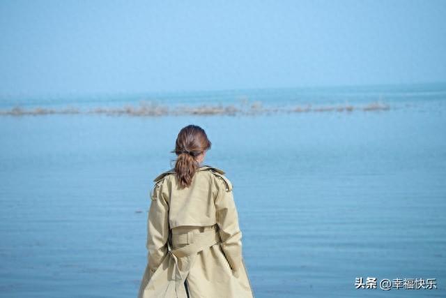 60岁阿姨直言不讳：两性关系中，女人最渴望的不是钱，而是这4样