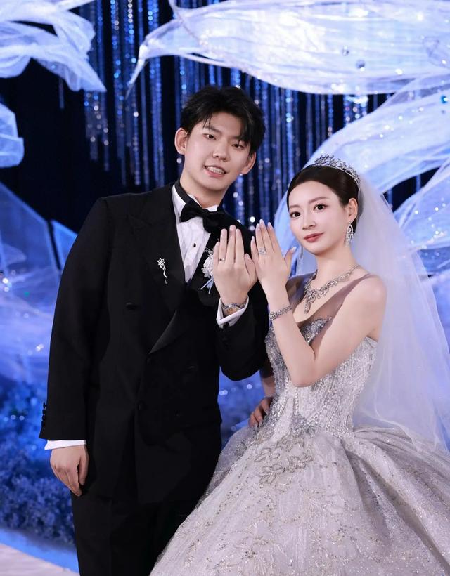 体育界的金童玉女终于结婚了，马龙缺席。樊振东、陈梦等好友到场