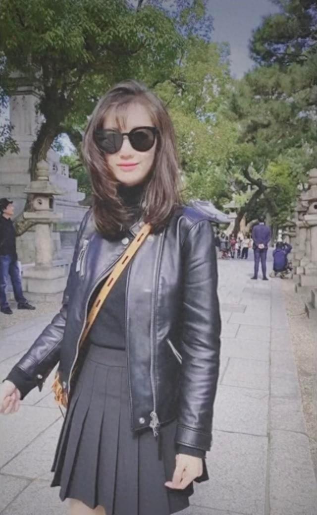 马蓉离开王宝强9年后更美了，走机场不忘秀玉女腿，越活越像明星