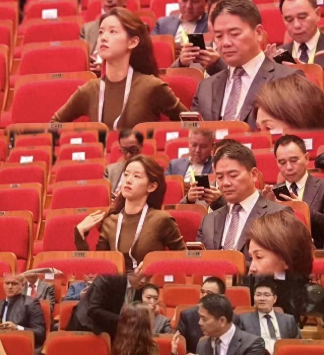 这次，章泽天终于不再顾忌所谓的体面，没给刘强东留“一丝体面”