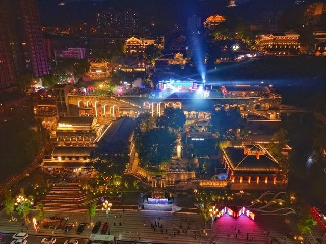 “流光绘影”光影科技艺术节在重庆开埠遗址公园璀璨上演