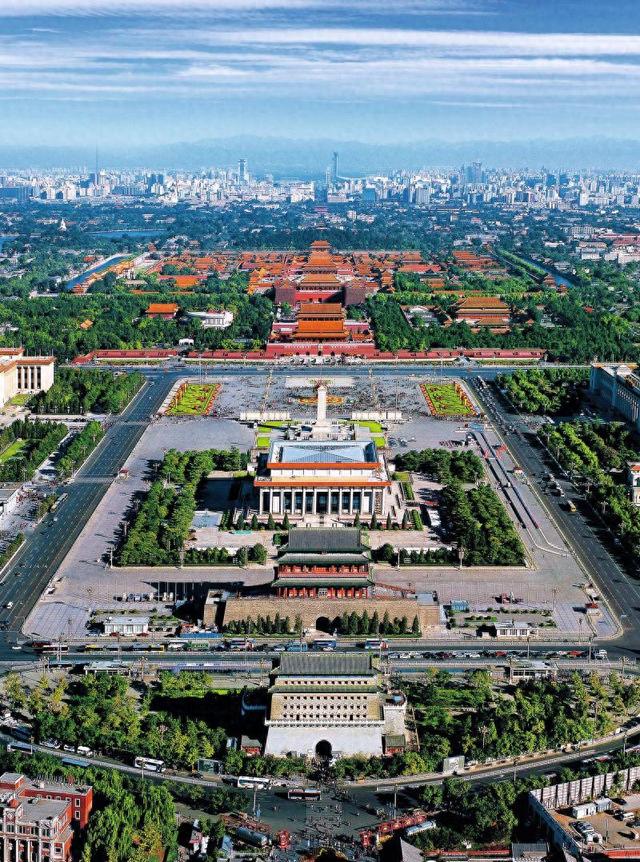 共和国的“心脏”：明清传统政治中枢如何成为人民广场？