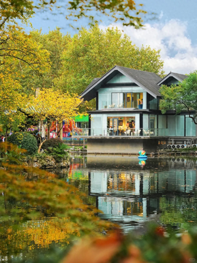 2000+地肤、450+枫树换上“秋装”！就在上海市中心这个免费公园→