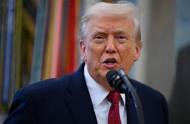 特朗普演都不演了！美军第2次突袭超级油轮，硬抢中国180万桶原油