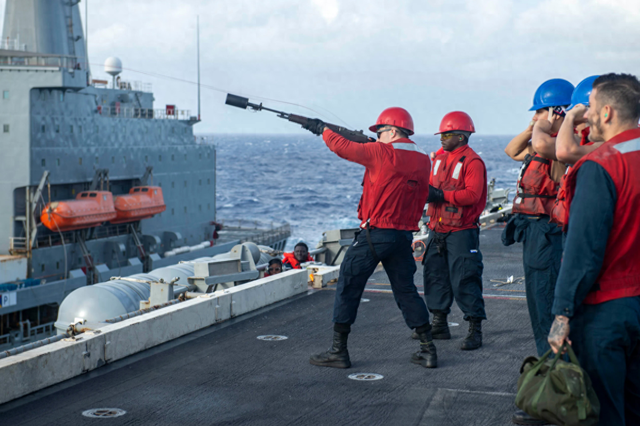 为日本站台？美军“闪电航母”部署东海，称“今夜就能投入战斗”