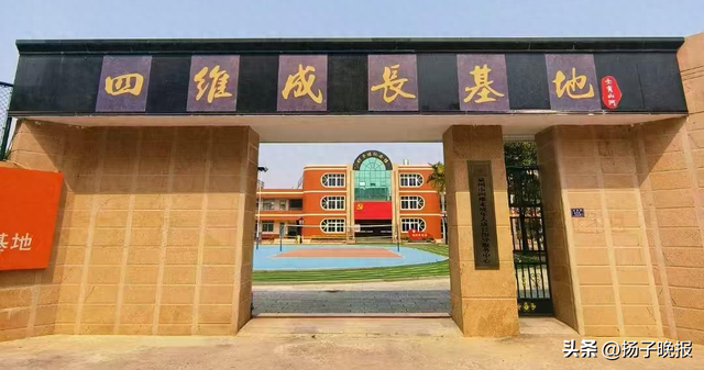 “跪举水盆、扇耳光、关小黑屋”，男孩被虐待28天致重伤二级，校长和3名教官被刑拘，4人涉嫌虐待罪被起诉