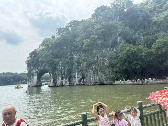 象鼻山畔的沉思