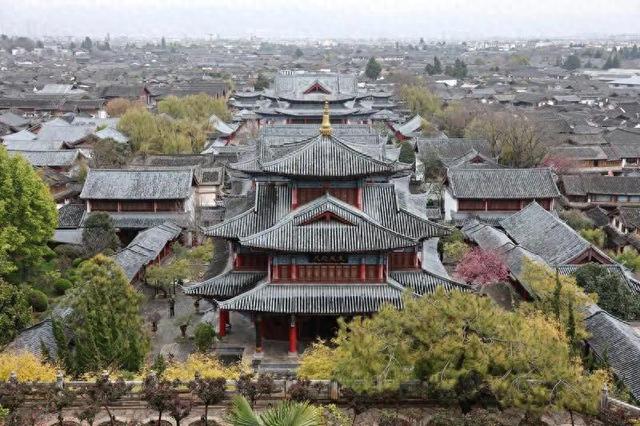 8月1日起，游客进丽江古城要交50元，官方：已收费18年，新规对游客更有利