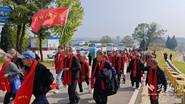 五千老同志高关“重阳团圆” “三园一基地”彰显文化魅力