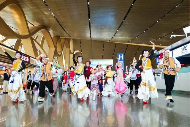 “怒江浪潮——文旅创意快闪”活动在昆明长水机场圆满落幕