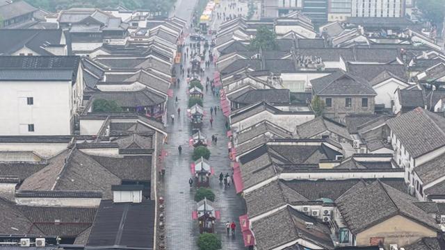 体验杭城古韵的必游之地，清河坊街漫步指南