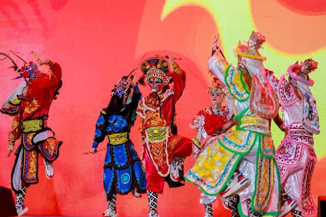 “艺术+潮玩+夜经济”！龙岗区首届青岛啤酒嘉年华开启