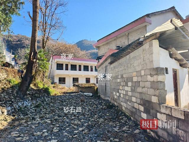 “男子占地修排水沟遭拒砸死女邻居”案开庭，凶手作案后逃离又回到现场，受害人儿子：不帮母亲讨回公道枉为人子