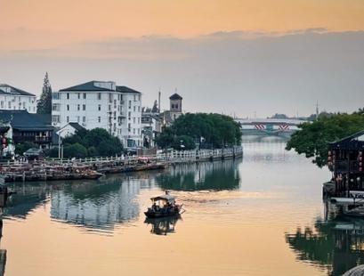 绍兴爆火真相：上海老头实测，古桥、飞艇、慢生活，一个都没踩雷