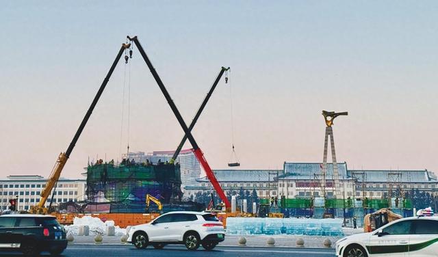 一街凝万象，冰魂筑春城，新民大街5组冰（雪）雕矩阵亮相倒计时