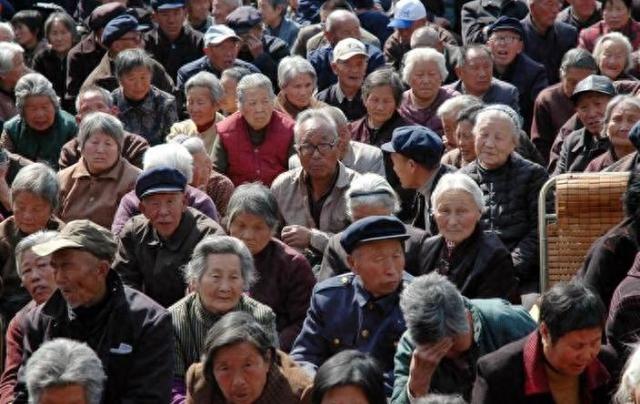 中国将迎来死亡高峰？22年去世1041万人，23年1110万，去年多少？