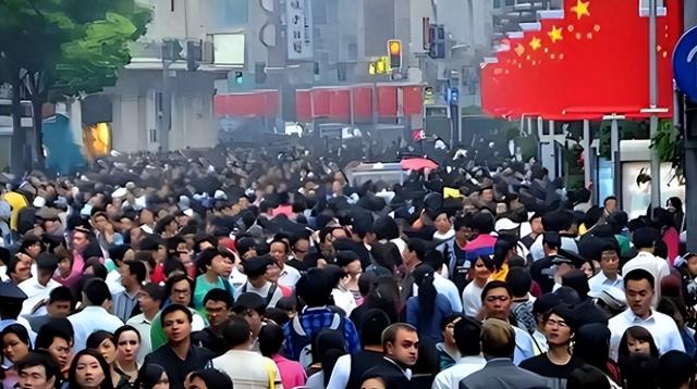 2020年，我国男性比女性多3502万，如今刚过5年，差距令人意外