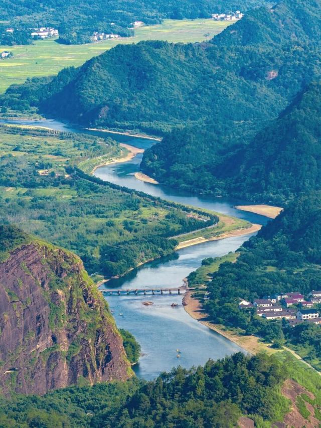 被《地道风物》实名安利！@所有“牛马”：来龙虎山，办一下“仙界入籍”手续！