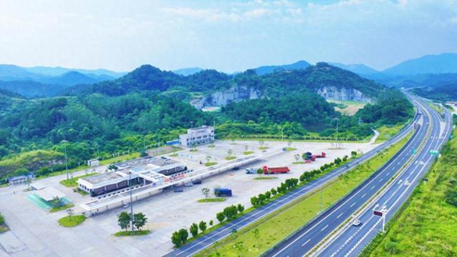 “贺江画廊”文旅新名片！广东怀阳高速罗董服务区焕新
