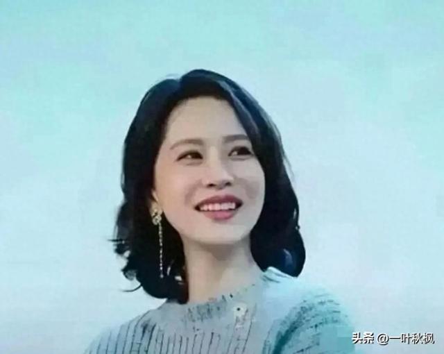 海清也去医美了,眼睛变大嘴唇变厚,仿佛换了一个人,辨识度低了