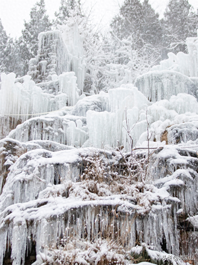 潭溪山变身“琉璃星球”！银装素裹间，山野冰瀑节序曲已奏响