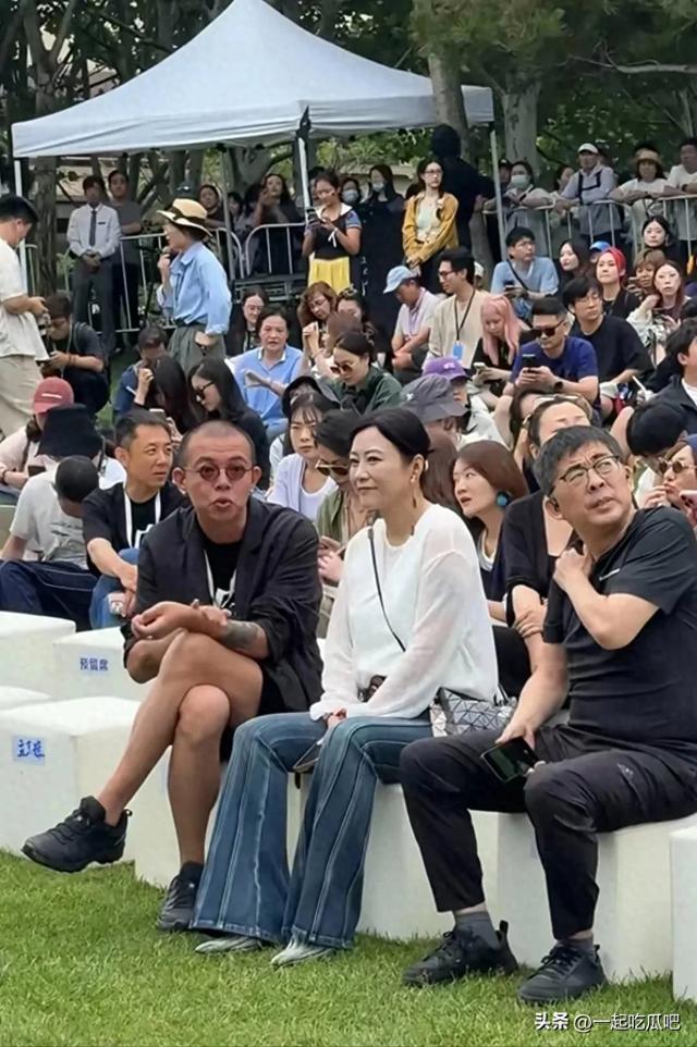在阿那亚偶遇郝蕾，大眼睛， 长得太周正了，一副国泰民安的脸