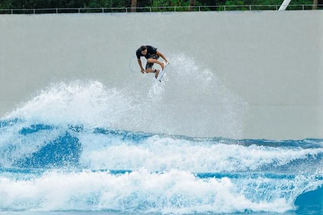 中旅逐浪度假区在万宁开业 打造全国首个冲浪主题度假新地标