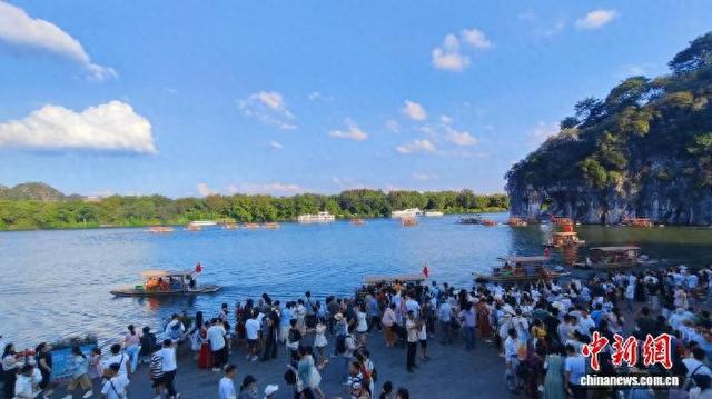 桂林国庆中秋假期旅游收入破百亿元  夜游等新业态成亮点