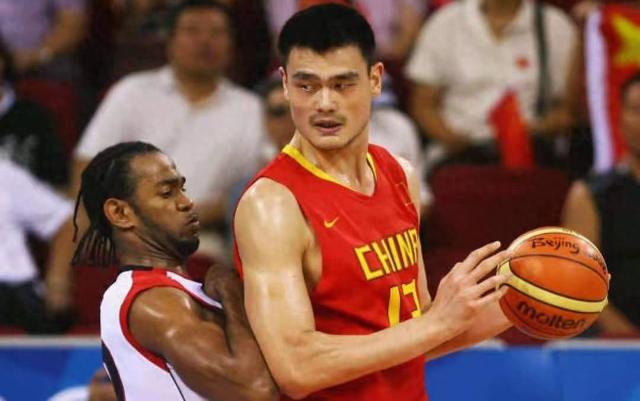 逼姚明退役，毁了王治郅，他是如何让中国篮球倒退了20年的？