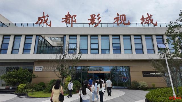 从《哪吒2》到金熊猫奖，媒体记者探访成都影视城，解码影视产业活力