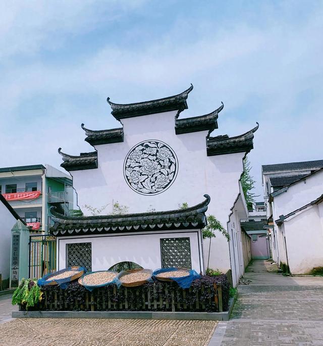 去了趟嵊州崇仁古镇，直接想原地养老
