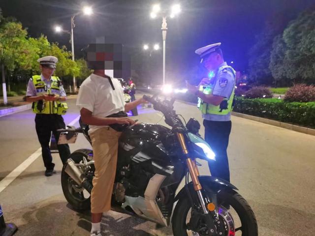 破解版游戏公路飙车（保山飙车炸街党）