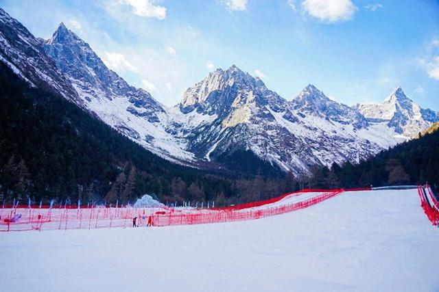 冬日娱雪去哪嗨？毕棚沟月亮湾冰雪娱乐场邀你赴约第八届冰雪温泉节丨“川”越冰雪遇见你