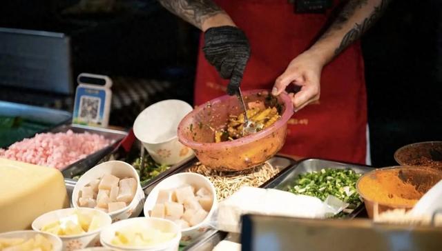 全北京都在追的广东路边摊，凭啥凌晨排队三小时