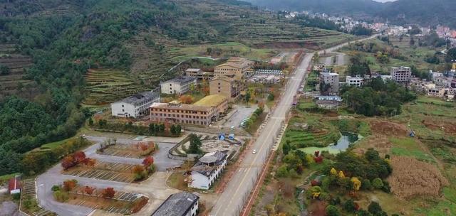 淡季“强基” ，乌蒙大草原修缮停车场推动服务升级