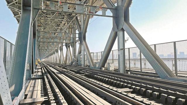 火车铁轨都换成混凝土枕木了，为何武汉长江大桥还在用木质轨枕？