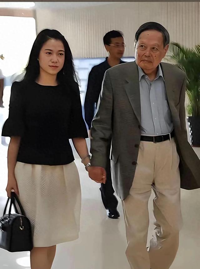 杨老走后，翁帆为何无法开始新生活？答案让人心疼。