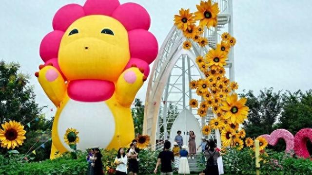 梦幻公园小游戏（奶龙版梦幻花海成遛娃好去处）