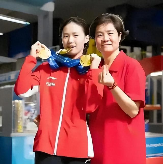 不查不知道，一查吓一跳!陈芋汐主教练余晓玲，原来如此深藏不露