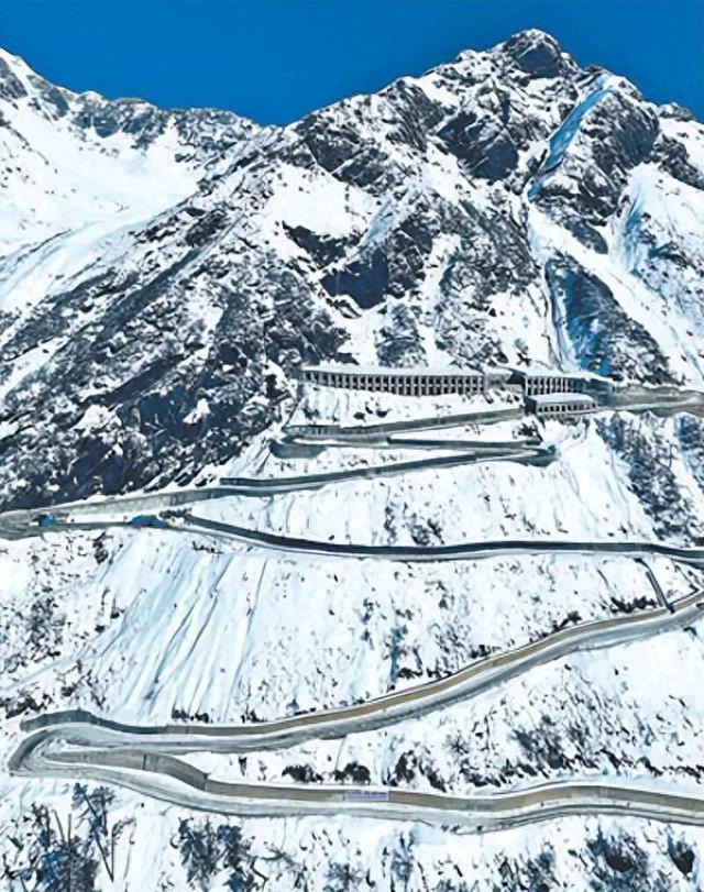 从1961年到2013年，通往墨脱的公路，修了半个多世纪…