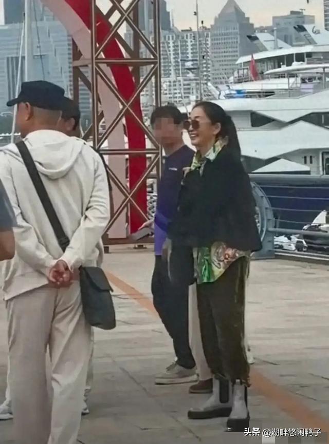 61岁的她真的太瘦了，几十年不吃白米饭保持身材，对自己也太狠了
