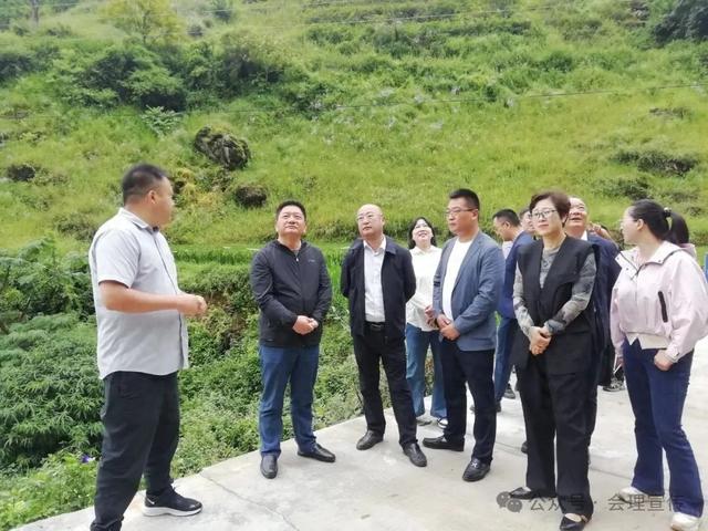 陈路到西岭泉琴、东崖瀑布等历史文化景点调研