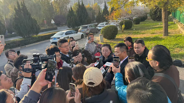 山西“狗咬人被摔死狗主人多人上门打砸遭反杀	”案未宣判，辩方称系正当防卫，律师解析